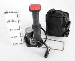 Насос для мячей и над. матрасов., ножной мини с манометром, пластик, резиновый шланг,сумка - фото